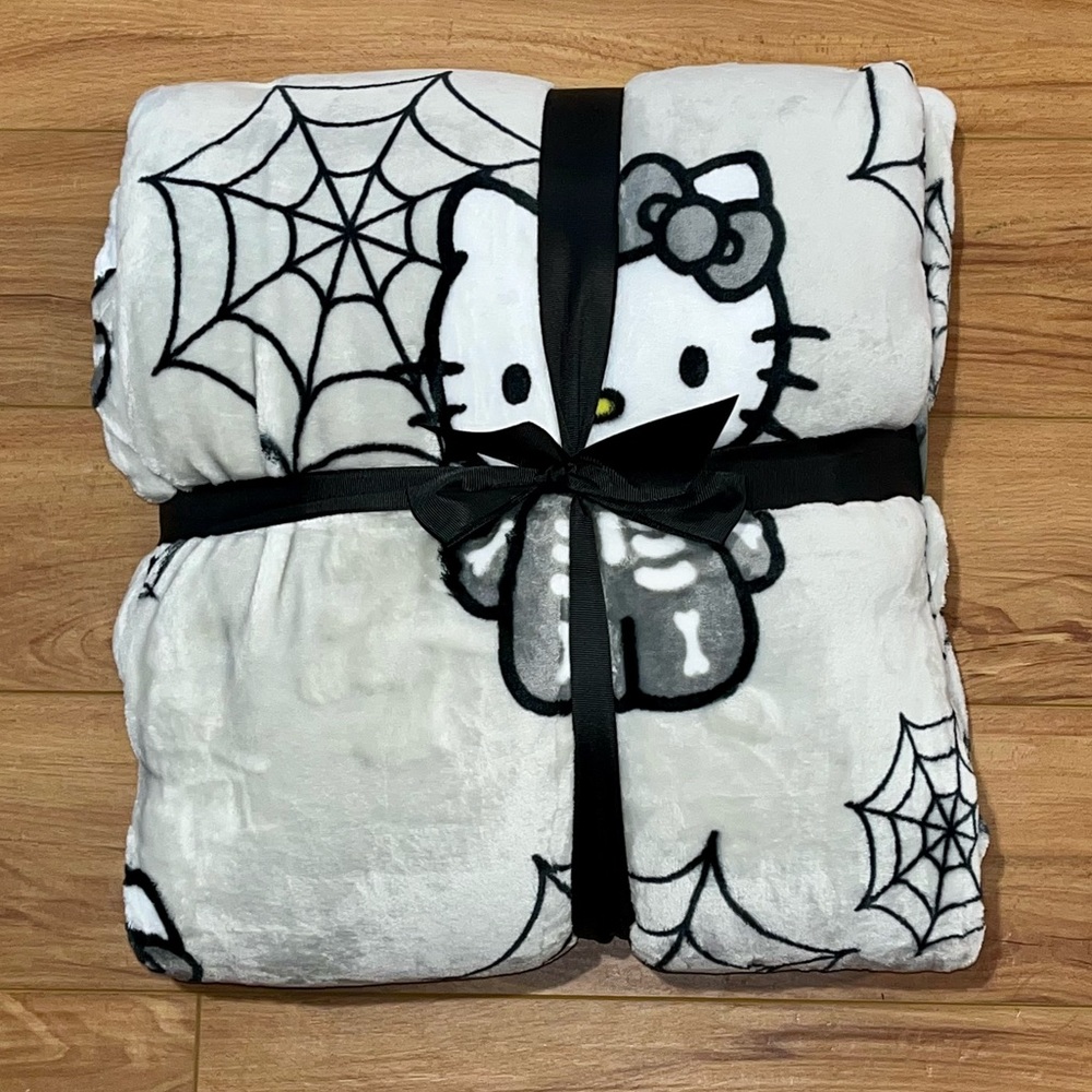 Hello Kitty Halloween Skeleton Spider Web Full/ Queen Plush Throw Blanket
